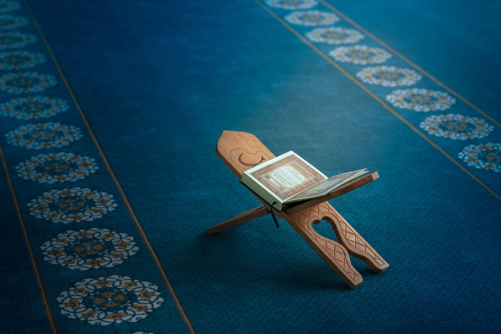 reading quran in the mosque is a recommended act