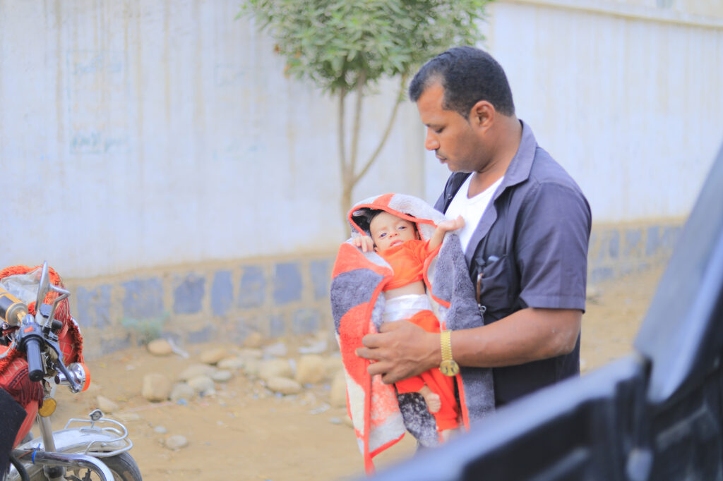 Yemen: Saddam and his infant son, in need of nutrition support